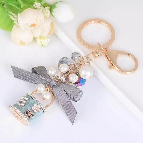 Gorgeous Blue Purse with Crystals & Pearls Keychain Charm - Picture 2 of 14